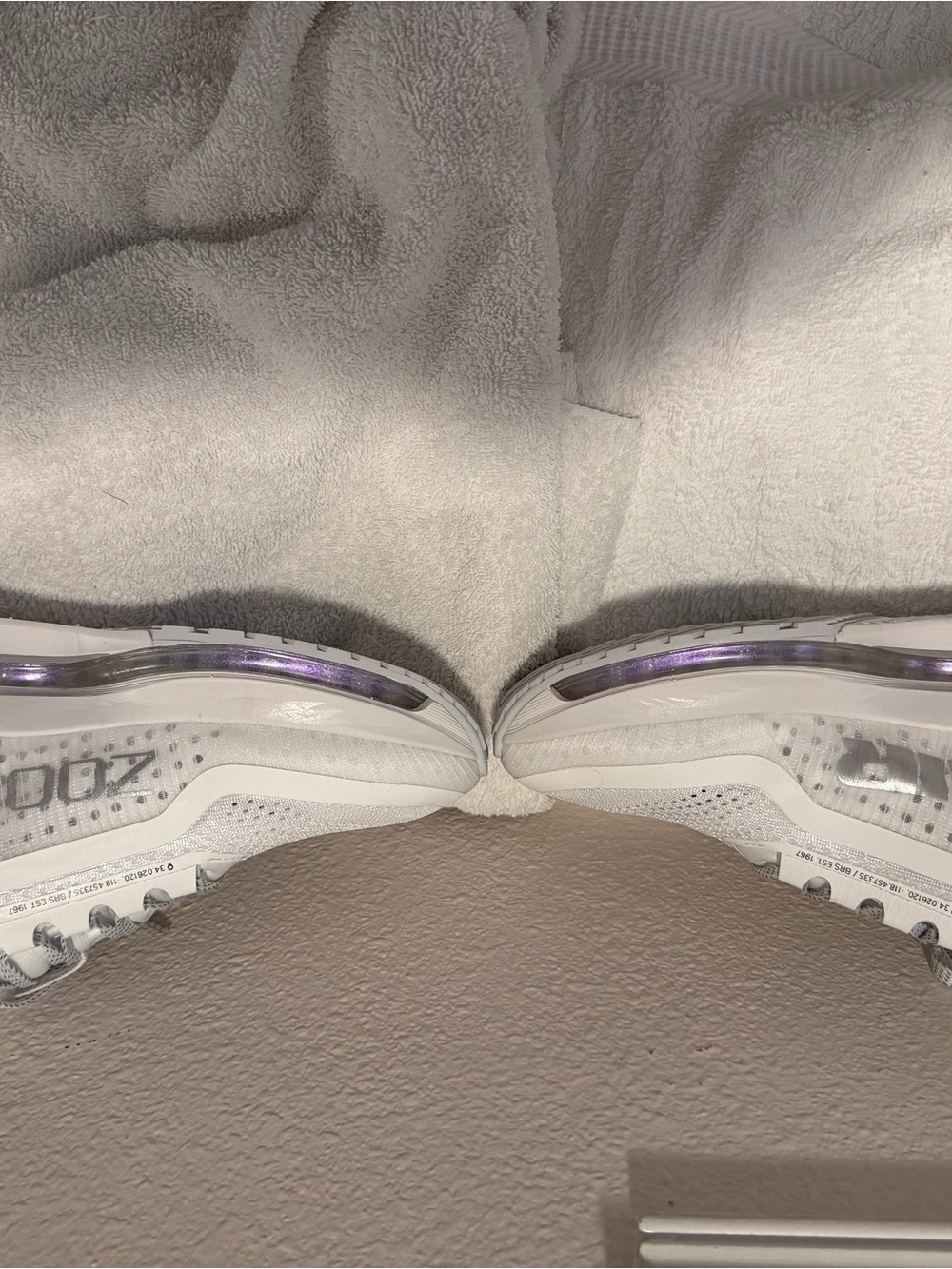 Nike Women’s White and Silver Athletic Sneakers - Picture 6 of 6